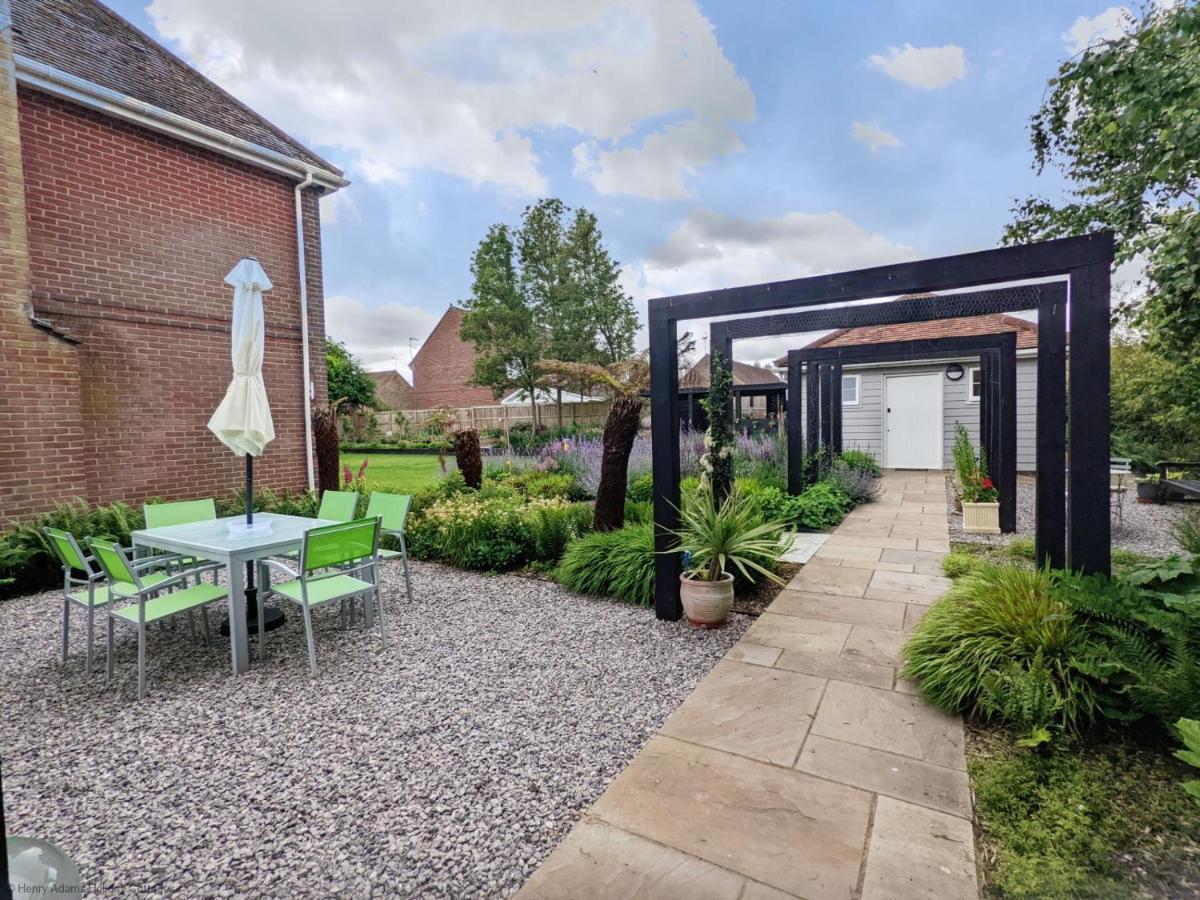 Little Maplewood, Tangmere Extérieur photo