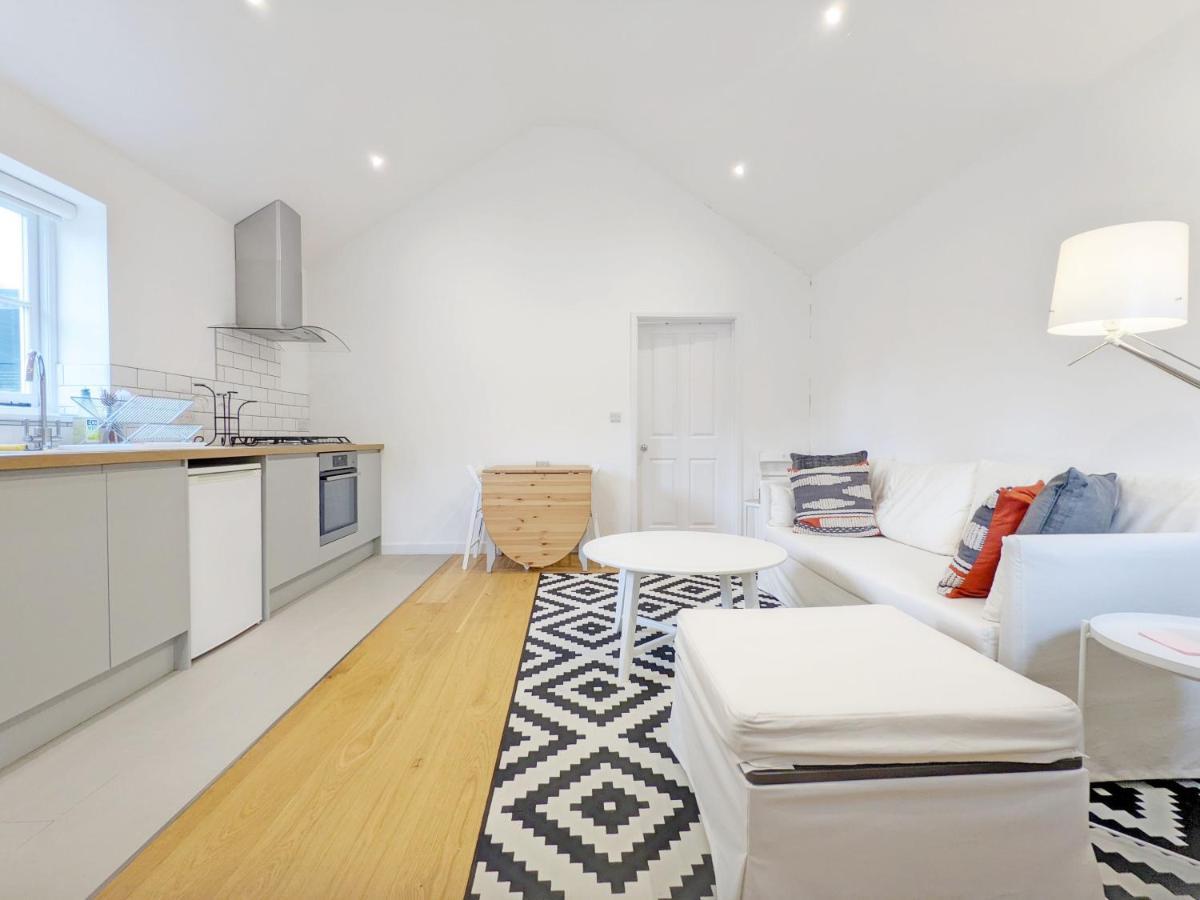 Little Maplewood, Tangmere Extérieur photo