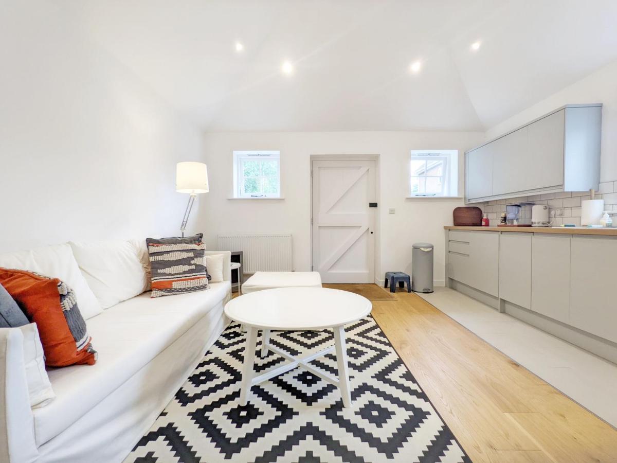 Little Maplewood, Tangmere Extérieur photo