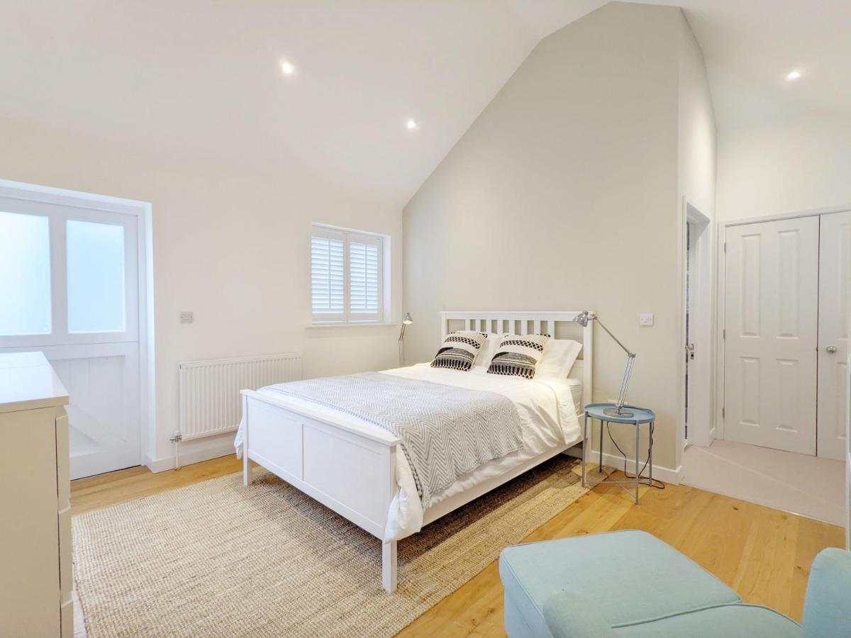 Little Maplewood, Tangmere Extérieur photo