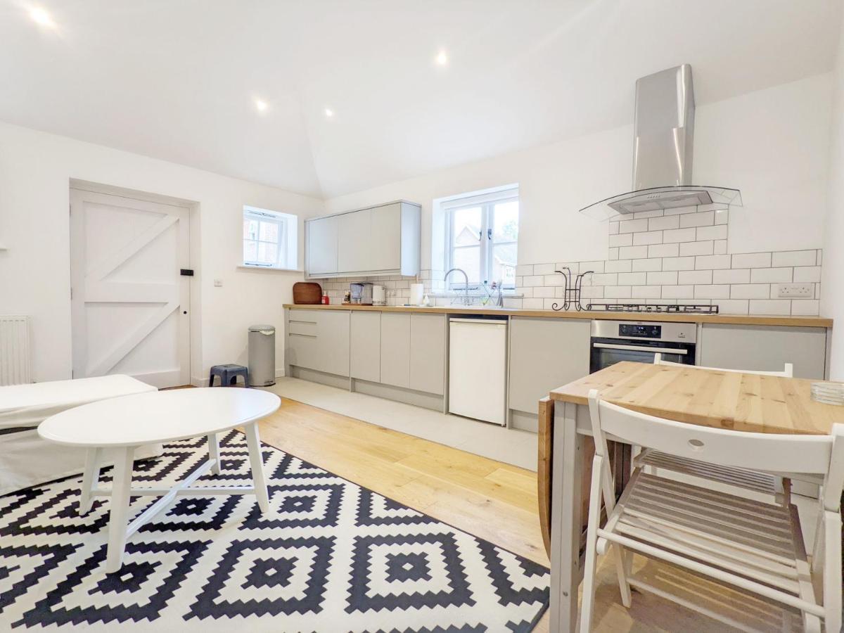 Little Maplewood, Tangmere Extérieur photo