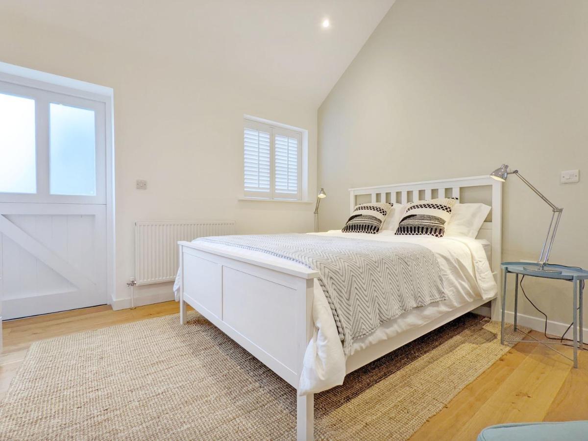 Little Maplewood, Tangmere Extérieur photo