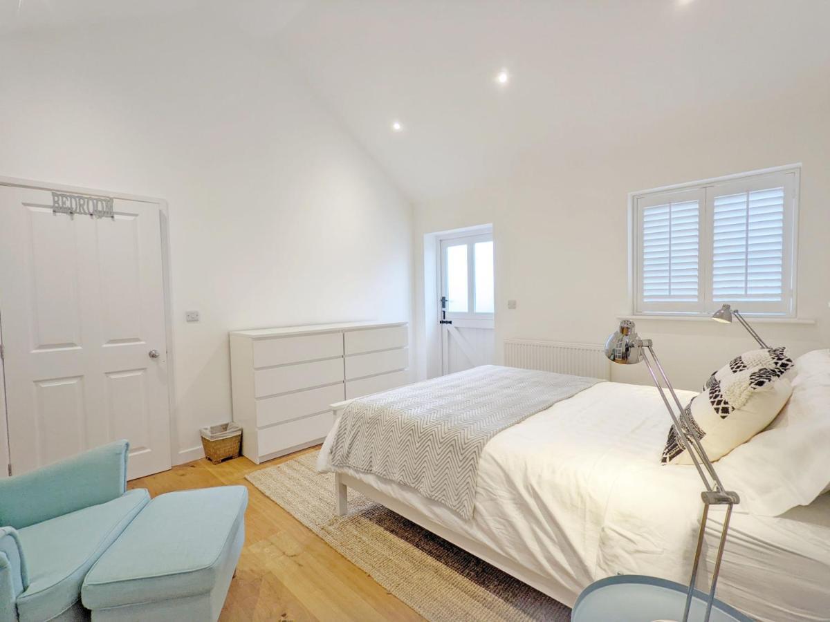 Little Maplewood, Tangmere Extérieur photo