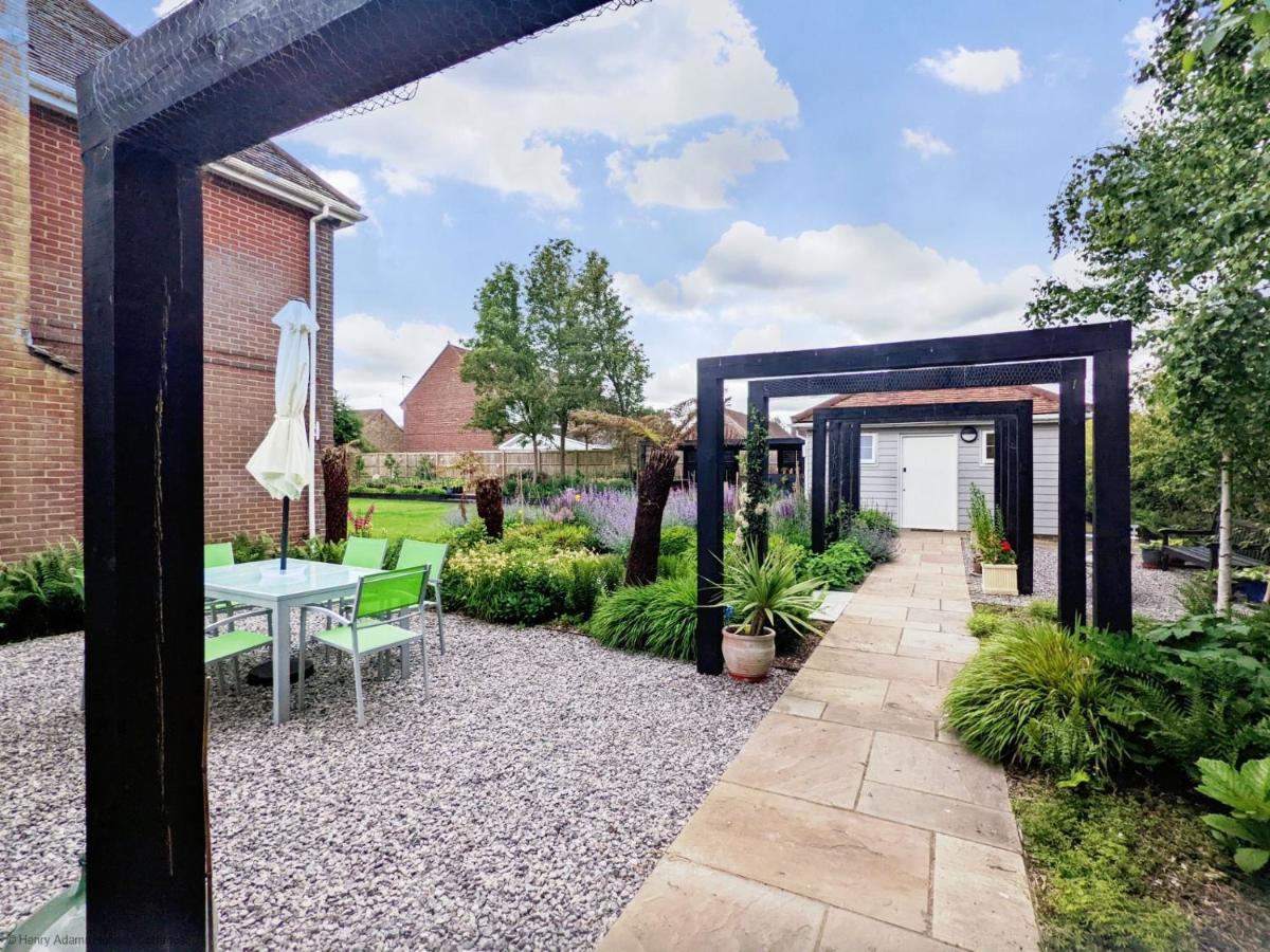 Little Maplewood, Tangmere Extérieur photo